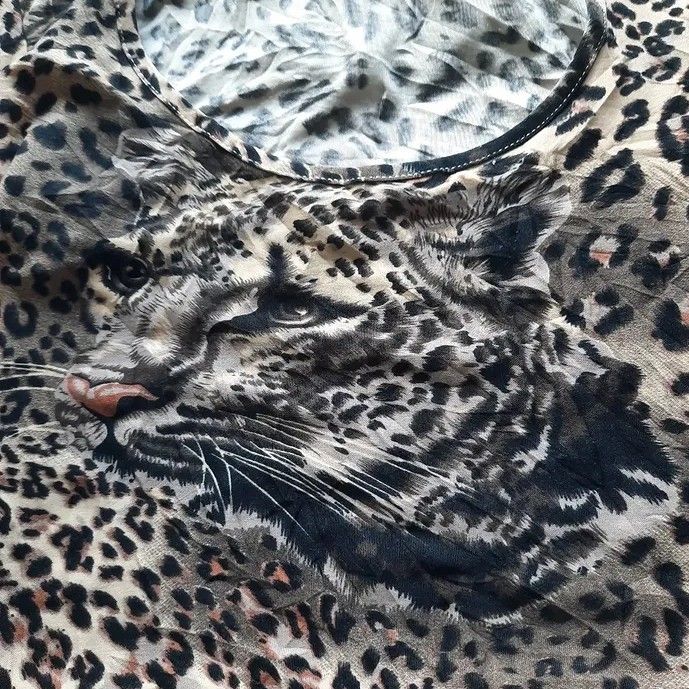 Leopard turtle neck with prominent keyhole cutout (Category: Longsleeves) located in Baguio. Submitted by jinriarchives (Listing ID 1470852932, Image 3). Description: ⤷ size: medium ⤷ 4 buttons on neck area ⤷ stretchy.