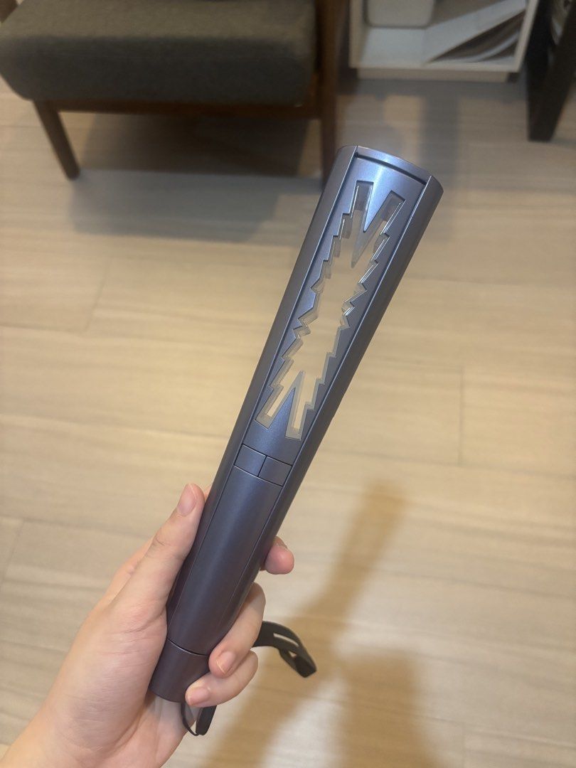 Lesserafim Lighstick Fimbong (Category: K-Wave Merchandise) located in Taytay. Submitted by yooniepiesellsph (Listing ID 1470793585, Image 2). Description: only used once during the easy crazy hot tour in mnl - comes with everything.