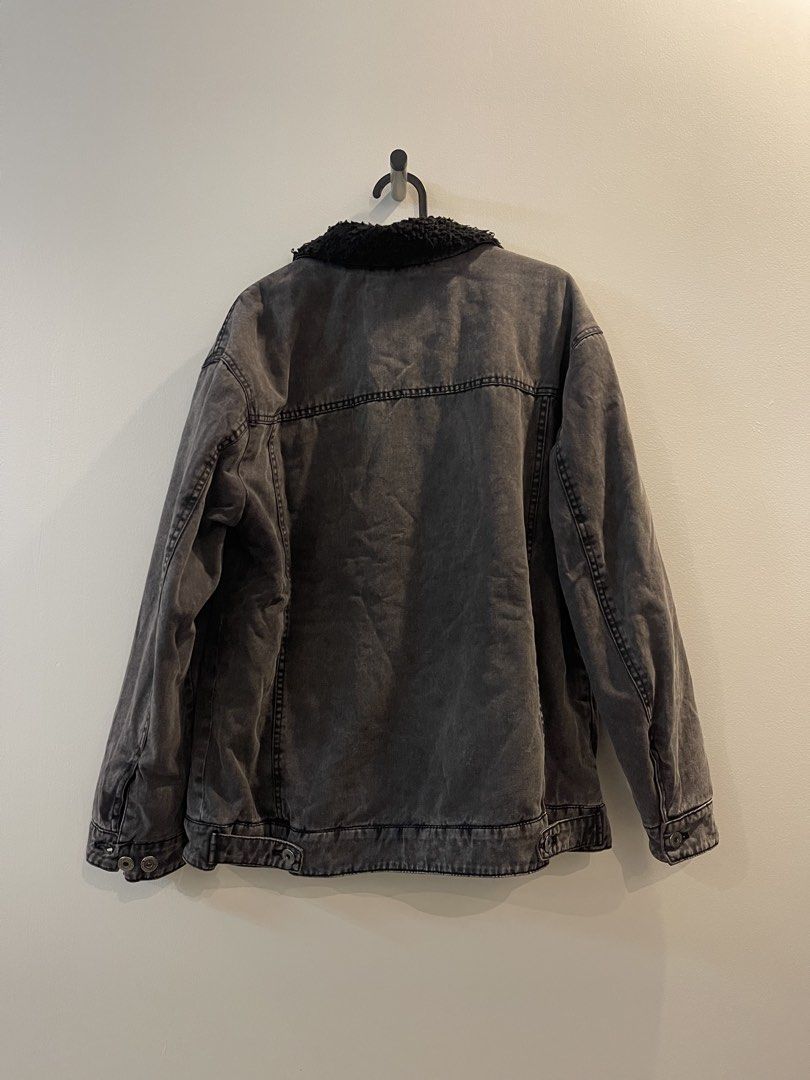 Levi Strauss & Co Black Denim Sherpa Jacket (Category: Coats, Jackets and Outerwear) located in San Fernando. Submitted by bondocmac42825 (Listing ID 1470888651, Image 2). Description: - Brand: Levi's - Color: Black with faded wash look - Material: 100% cotton outer shell, cozy polyester sherpa lining - Closure: Front zipper and metal button closure - Pockets: Two chest pockets and dual hand pockets - Features: Warm winter layer with fuzzy sherpa