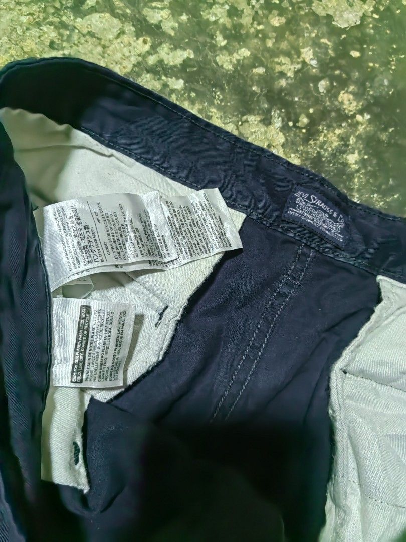 Levi Strauss & Co. Navy Blue Cargo Shorts (Category: Shorts) located in Matnog. Submitted by erasmoarnold.b9c007 (Listing ID 1470869739, Image 2). Description: - Brand: Levi Strauss & Co. - Color: Dark blue - Material: Durable, high-quality cotton - Closure: Classic button fly - Fit: Standard waist fit - Storage: Multiple functional side pockets - Condition: Clean interior tags intact.