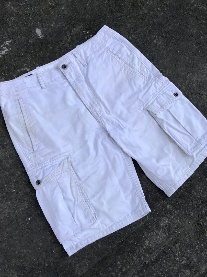 Levi Strauss & Co. White Cargo Shorts (Category: Shorts) located in Manila. Submitted by mightytree_3d72f5 (Listing ID 1470832528, Image 2). Description: Waist: 34 Length: 21.5 Hem: 10.5 Issue: None Color rate: 10/10 Condition: 10/10 Price: 550+sf ‼️REMINDERS‼️ •Please read the item details before purchasing. •This item is thrifted, so please manage your expectations. •Color may vary due to lighting..