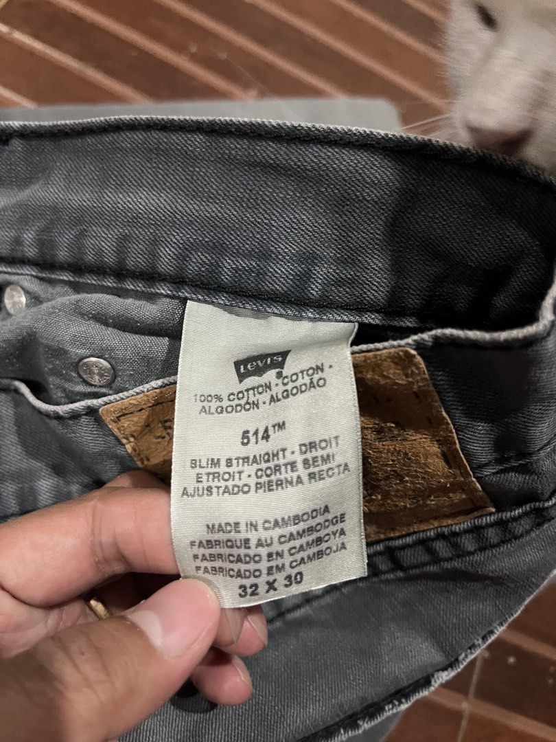 Levis 514 (Category: Jeans) located in Davao. Submitted by daveespino81318 (Listing ID 1470750253, Image 3). Description: Size 32 Issue : Some parts already faded and have dot discoloration .