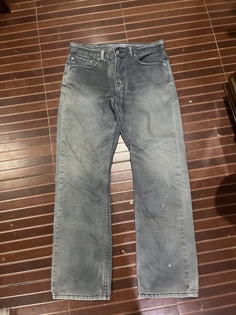 Levis 514 (Category: Jeans) located in Davao. Submitted by daveespino81318 (Listing ID 1470750253, Image 2). Description: Size 32 Issue : Some parts already faded and have dot discoloration .