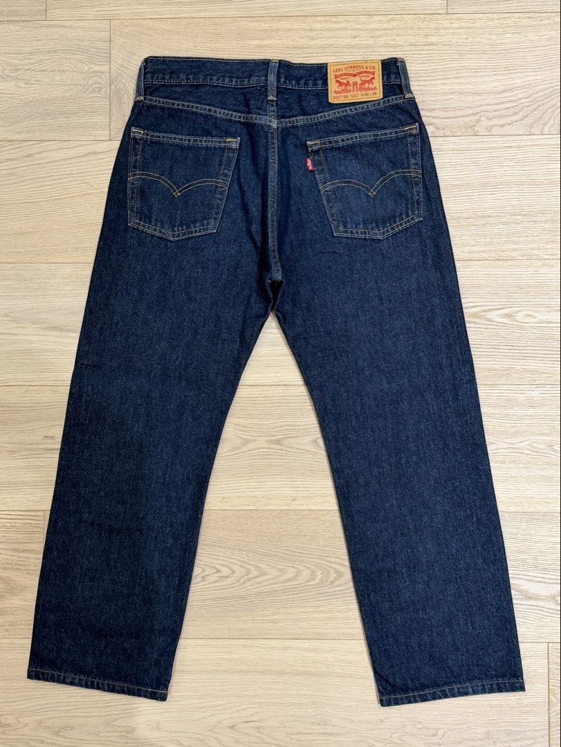 Levi’s 555 - 96” Relaxed Straight Raw Indigo Jeans (Category: Jeans) located in Quezon City. Submitted by joes3 (Listing ID 1470806606, Image 2). Description: Levi’s 555 - 96” Relaxed Straight Raw Indigo Jeans Details: Color: Raw Indigo Size: 31W , 32L Measurements: Length: ~37” Waist: ~16 2/8” Leg Opening: 8.5” Great condition! Like new with no issues!.