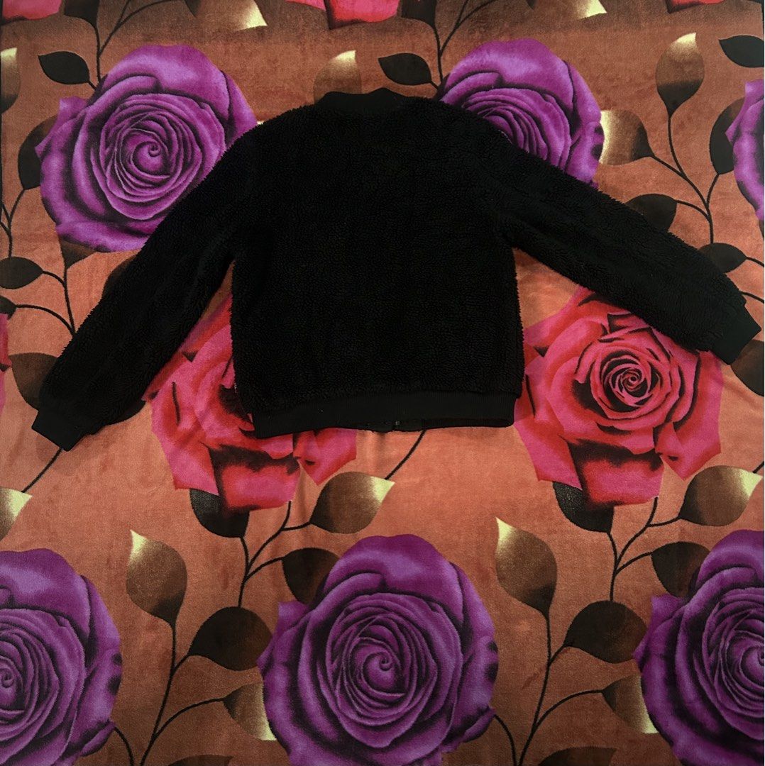 LEVIS BLACK FLEECE BOXY TYPE FULL ZIP JACKET (Category: Coats, Jackets and Outerwear) located in Dasmarinas. Submitted by dnnr3rdyyyyy (Listing ID 1470816631, Image 2). Description: Dimensions 20 Width 22 Length Size Medium on tags 9.5/10 color rate No Major Issues All goods Buttons & Zipper Authentic/Legit All goods Gribbings .