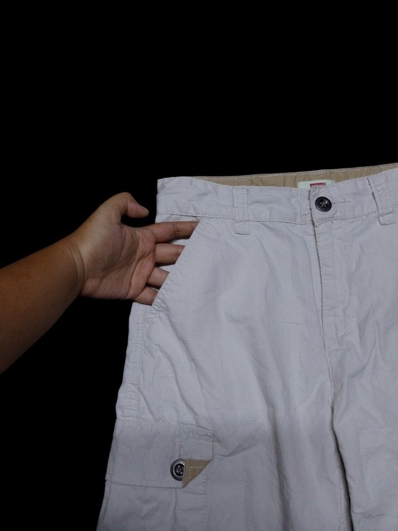 LEVIS CARGO SHORT (Category: Shorts) located in Naga. Submitted by choythrift (Listing ID 1470870874, Image 2). Description: LEVIS CARGO SHORT Condition: 9/10 Color rate: 9/10 Plus shipping fee J and t , flash express /drop off urban chicc Meet up around Naga city and Magarao Location: Naga City, Bicol Direct Message 💌.