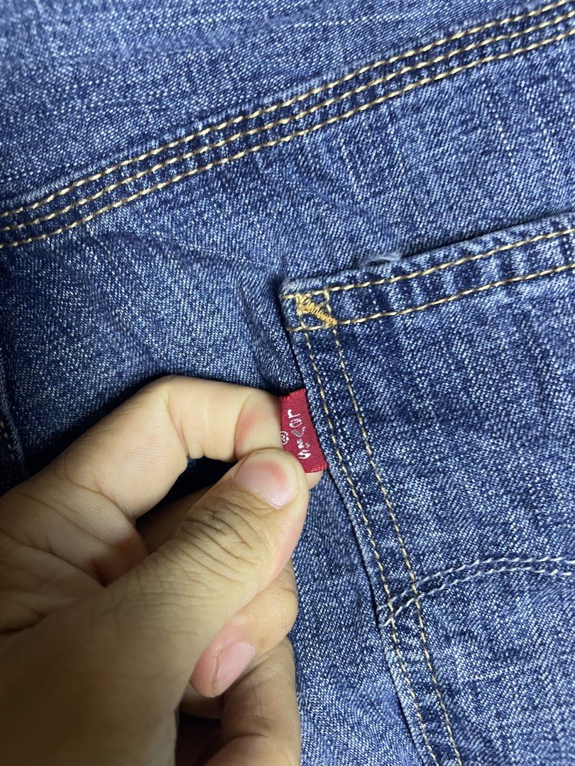 Levi's Carpenter Denim Shorts W29 (Category: Shorts) located in Molave. Submitted by charlesthrifter (Listing ID 1470750822, Image 2). Description: - Brand: Levi's - Style: Denim carpenter shorts with classic blue wash - Size: W29-30waist - Material: 100% cotton (Made in Pakistan) - Features: Standard button fly, utility pockets, side hammer loop, and iconic red tab - Condition: Great casual piece for everyday summer wear.