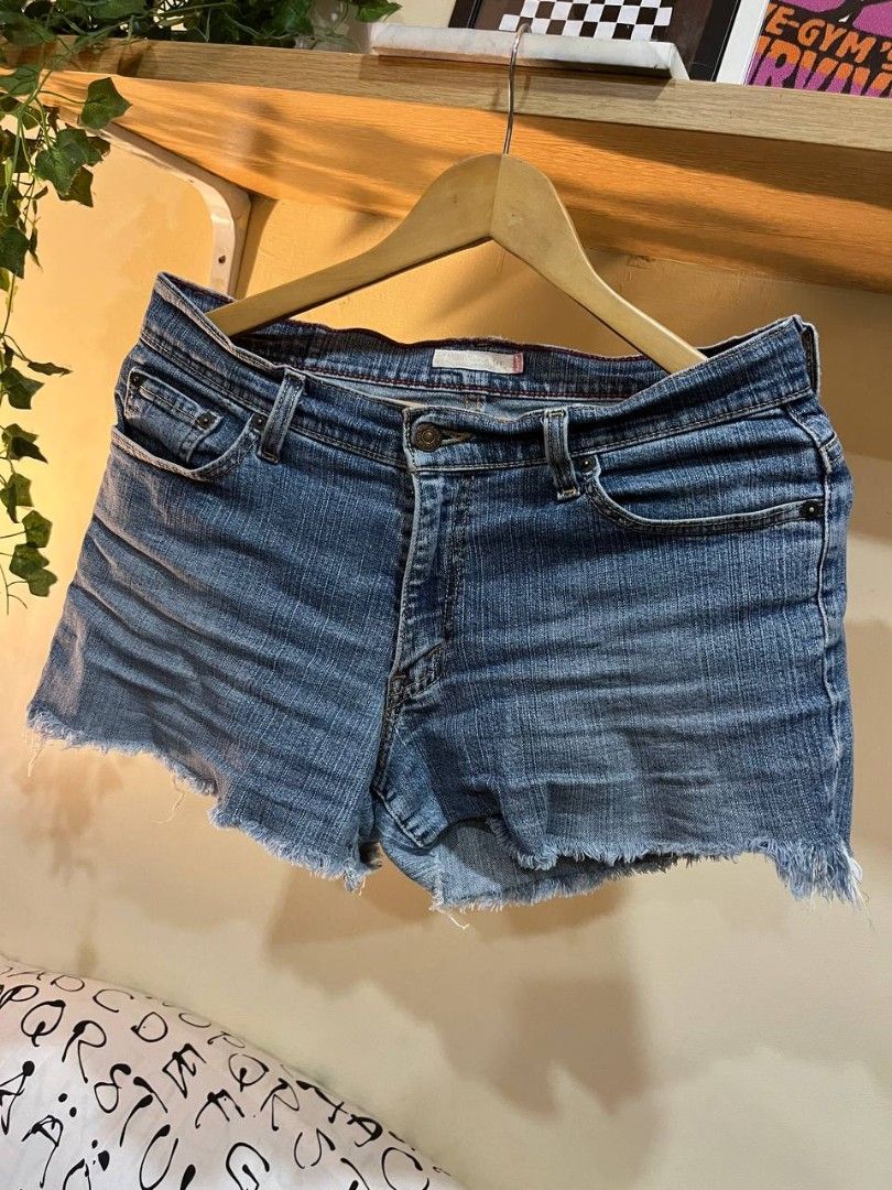Levi's denim cutoff shorts (Category: Shorts) located in Quezon City. Submitted by michypeachyy1 (Listing ID 1470913221, Image 1). Description: 280 plus shipping medium size.