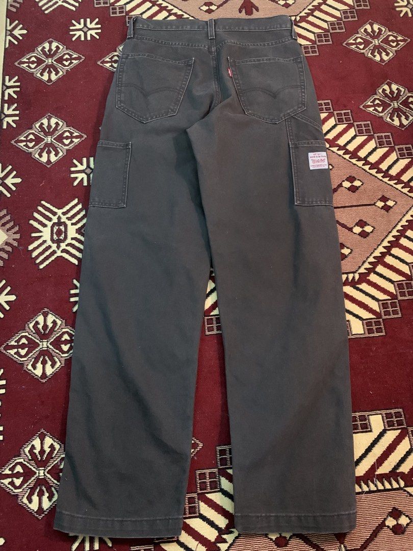 Levi’s Double Knee Carpenter Pants (Category: Jeans) located in Puerto Princesa. Submitted by fhiefhie_10 (Listing ID 1470873717, Image 3). Description: Levi’s Loose Straight Double-Knee Carpenter Pants •100% Aunthentic •No issues •Barely Used •Reason for Selling: Does not fit me well Palawan is my location. Thanks!.