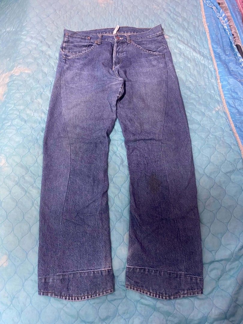Levis engineered jeans (Category: Jeans) located in Cagayan de Oro. Submitted by swagdealer (Listing ID 1470860390, Image 2). Description: size 34 waist 17 Thigh 13 Hem 8.2 length 40 Inseam 30 make offer for fast transaction📩.