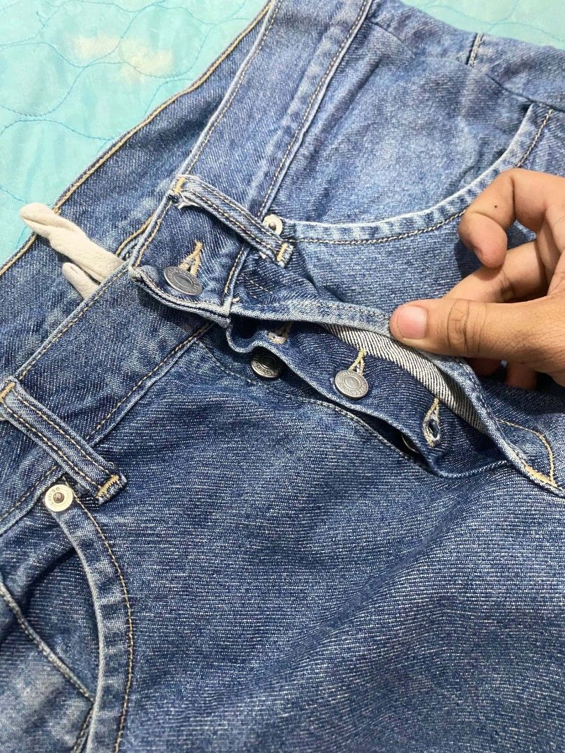 Levis engineered jeans (Category: Jeans) located in Cagayan de Oro. Submitted by swagdealer (Listing ID 1470860390, Image 3). Description: size 34 waist 17 Thigh 13 Hem 8.2 length 40 Inseam 30 make offer for fast transaction📩.