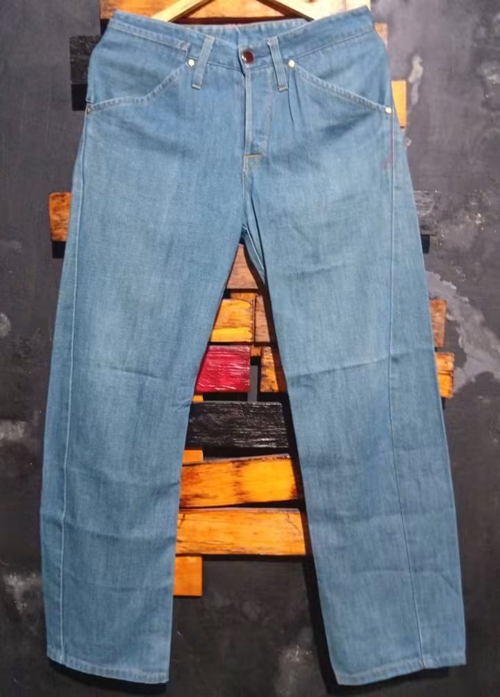 Levi's Light Blue Denim Jeans (Category: Jeans) located in Manila. Submitted by fastdragon_62f8c6 (Listing ID 1470853161, Image 1). Description: Light wash Levi's denim jeans. Classic 5-pocket styling with arcuate stitch on the back pockets, branded rivets, and signature red tab. Straight leg fit with unique front panel seam details. Clean denim finish, button fly closure with metal waist button. Versatile piece for daily casual wear..