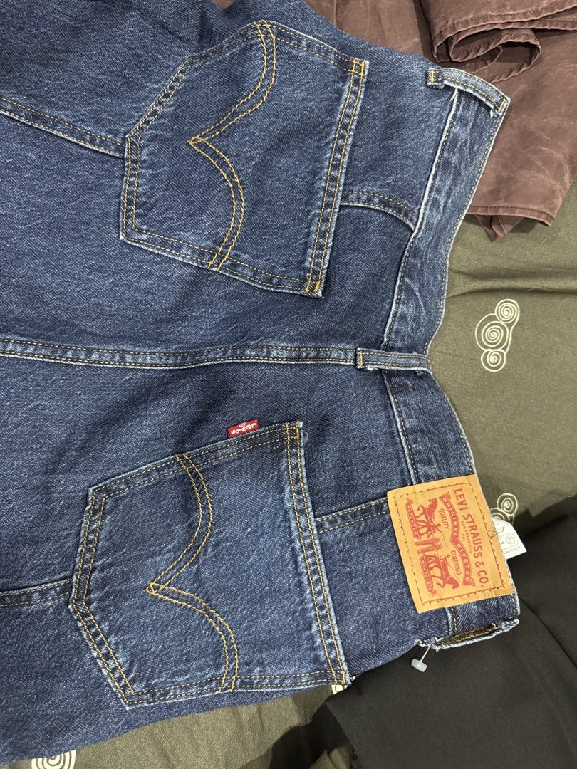 Levi’s mermaid denim skirt (Category: Skirts) located in Pasig City. Submitted by kodak.blue (Listing ID 1470792281, Image 3). Description: .