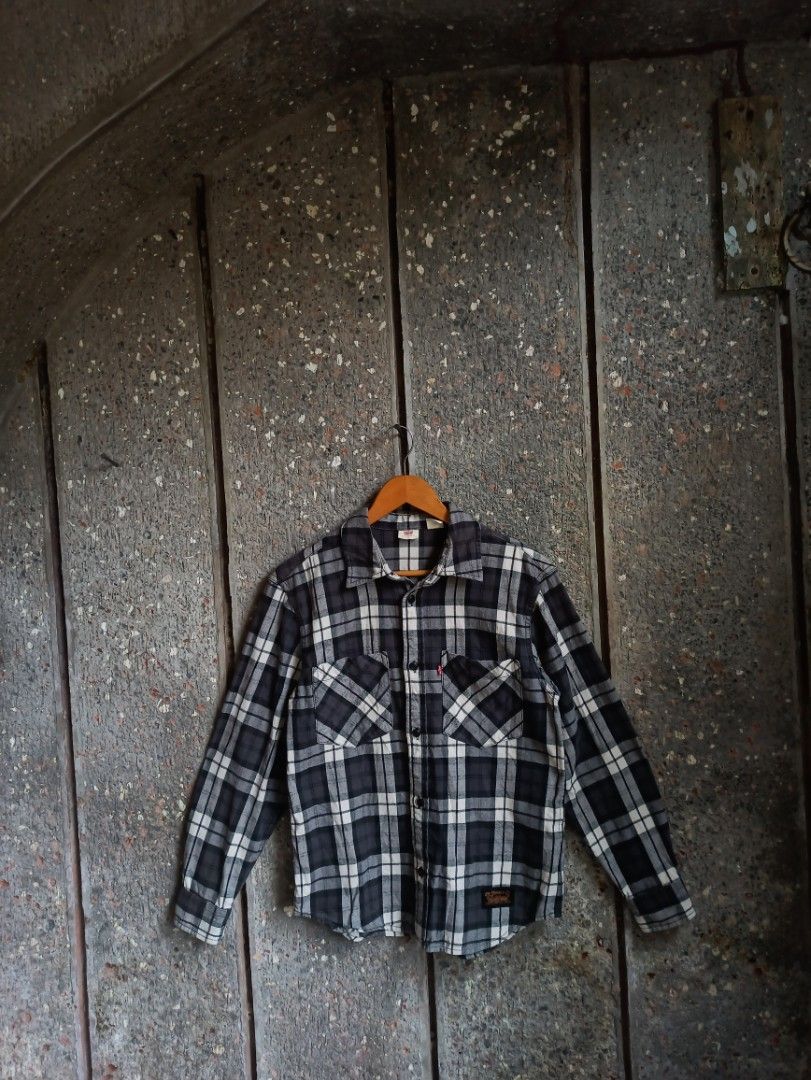 Levi's Plaid Flannel Button Down Shirt (Category: Tshirts & Polo Shirts ) located in Baybay. Submitted by thrift_thrift_langg (Listing ID 1470931461, Image 1). Description: Levi's Plaid Flannel Button Down Shirt W - 20 L - 26 Color rate: 9.5/10 No Issue Excellent Condition - Size: Small on tag but fit upto Medium.