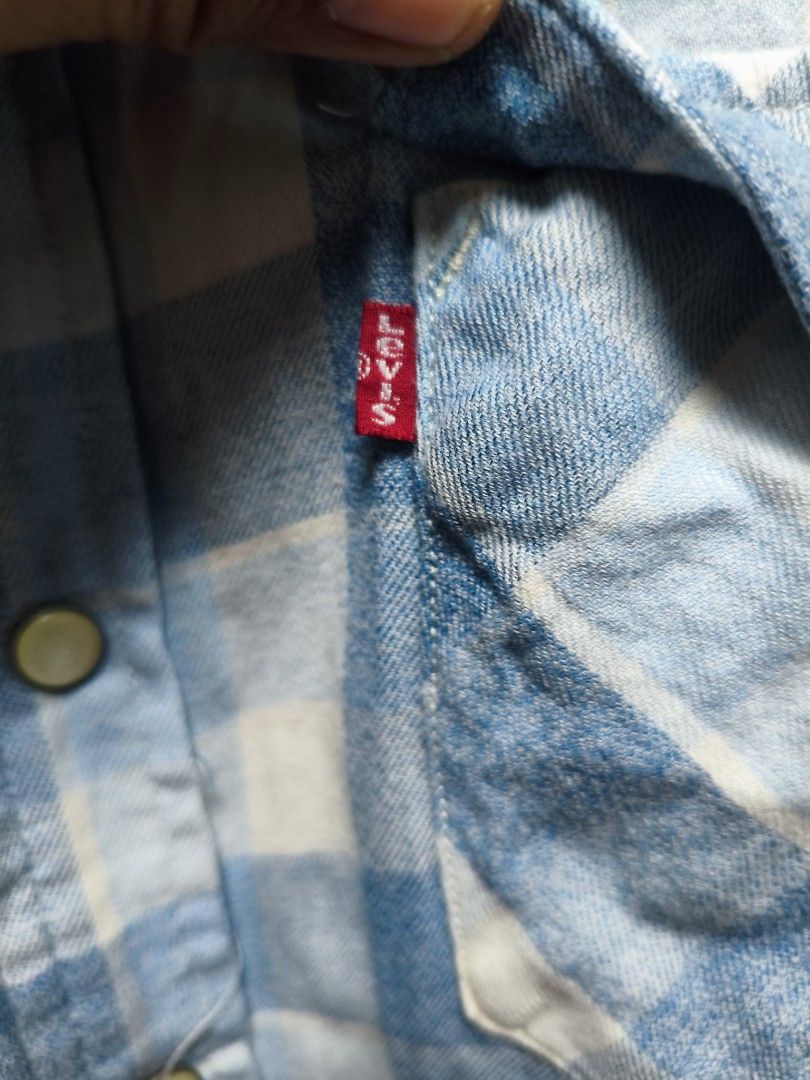 Levis Plain Polo Longsleeves Small prleoved (Category: Formal Shirts) located in Cavite. Submitted by cappfinds86177 (Listing ID 1470916054, Image 3). Description: cod lalamove or shipping.
