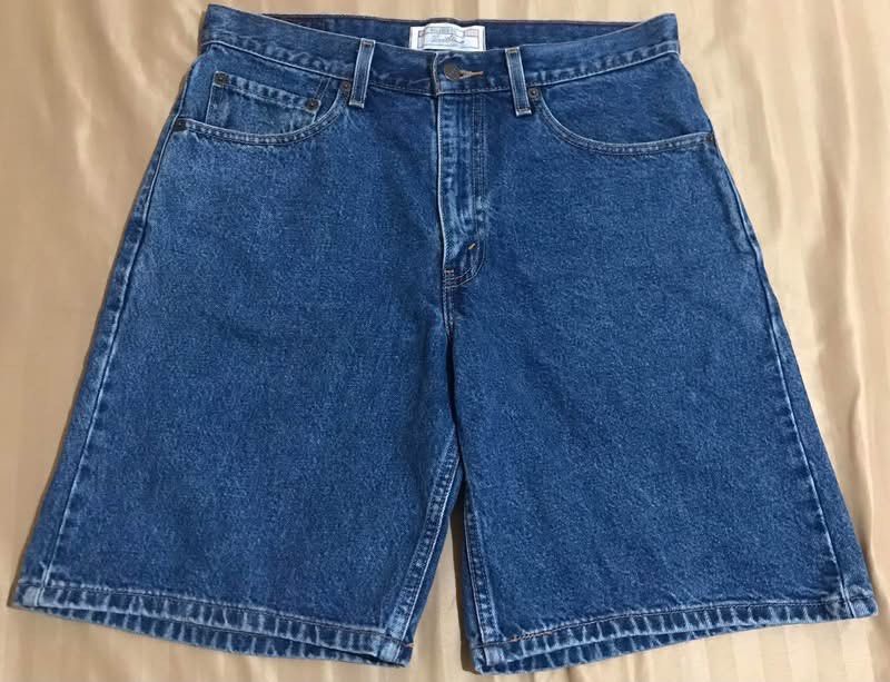 levi's shorts🔥 (Category: Shorts) located in Tanay. Submitted by drthriftthree (Listing ID 1470929567, Image 1). Description: excellent condition!.