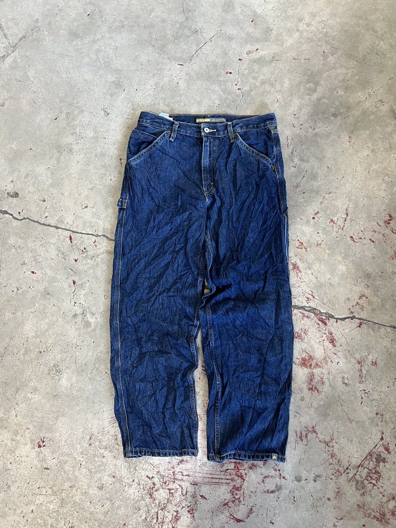 Levi’s silver tab carpenter jeans baggy (Category: Jeans) located in Balamban. Submitted by jersey033 (Listing ID 1470770328, Image 2). Description: L 42 W 32-34 T 13.5 H 9.5 Asnew condition No flaw Heavyweight .