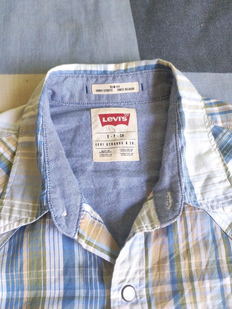 Levi's western plaid shirt (Category: Tshirts & Polo Shirts ) located in Las Pinas. Submitted by thriftkid_26 (Listing ID 1470768029, Image 2). Description: Levi's Barstow western plaid shirt Small Dimes: L25.5"xW20" Color rate:9/10 No issues 980+sf.