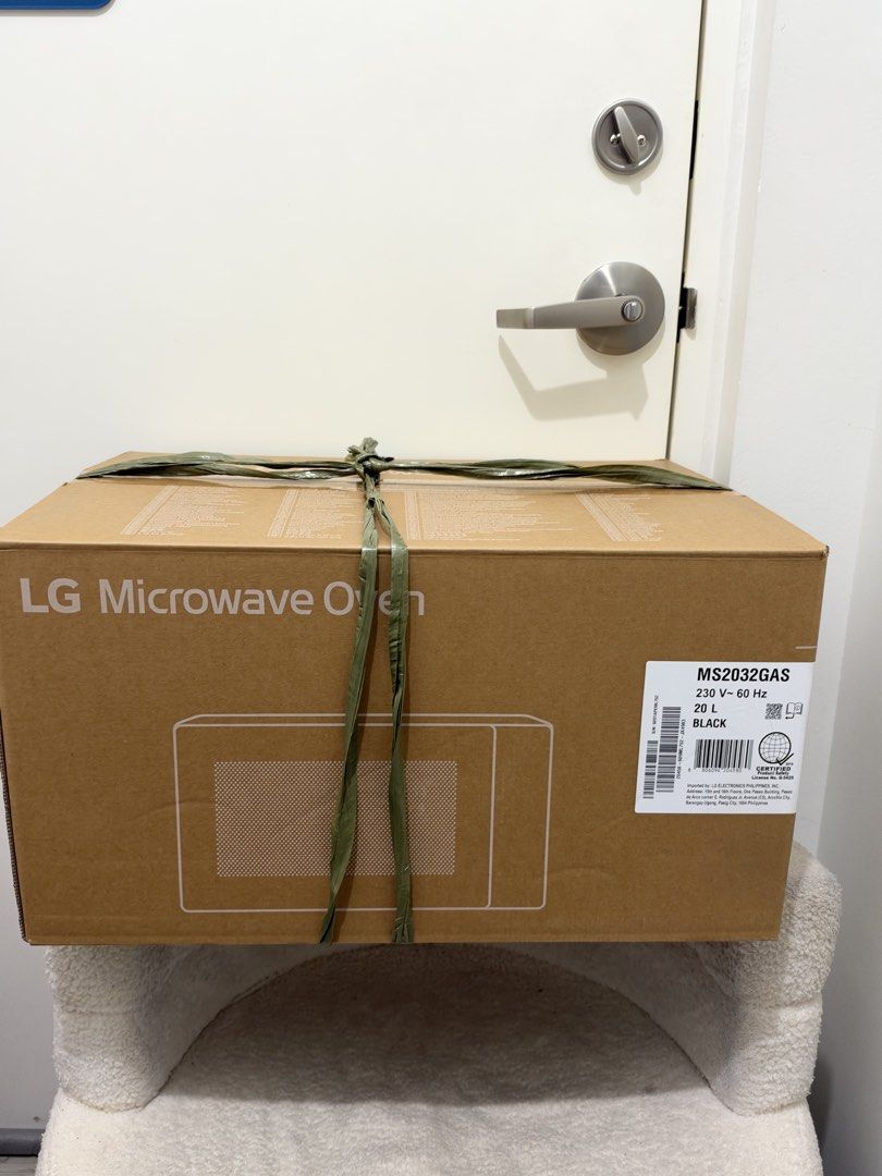Lg microwave oven (Category: Ovens & Toasters) located in Manila. Submitted by margaux22_ (Listing ID 1470849530, Image 2). Description: Lg microwave oven Bnew .