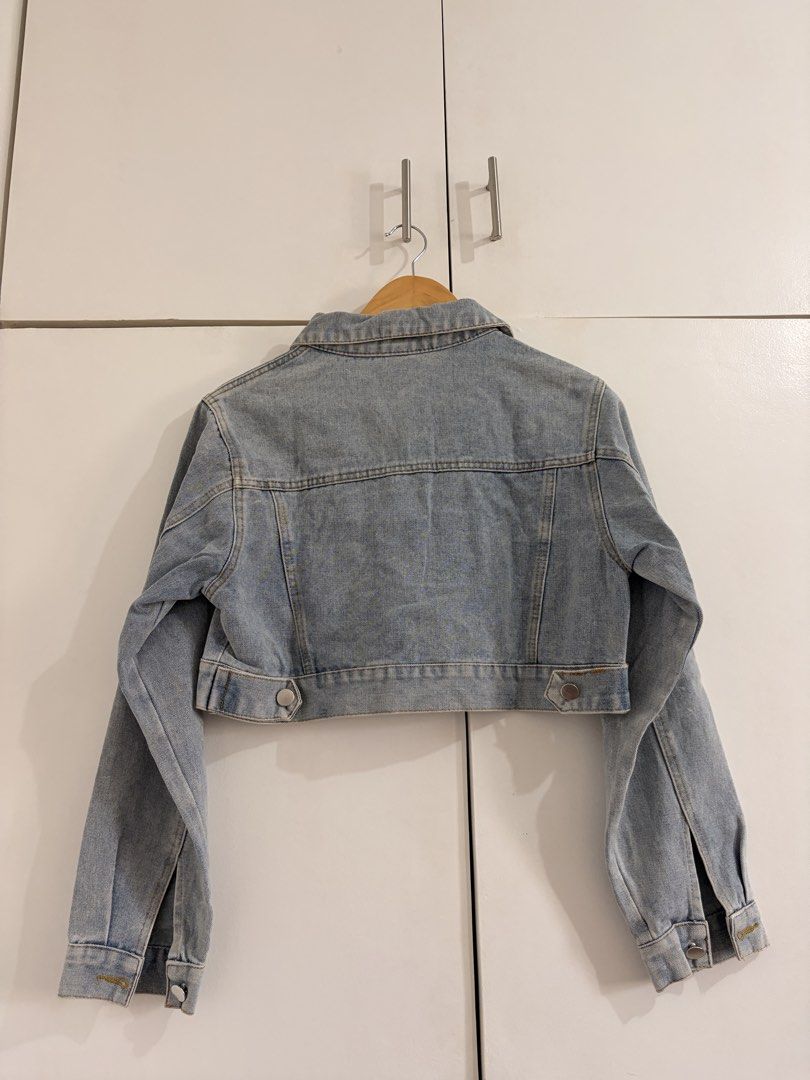 Light Blue Cropped Denim Jacket (Category: Coats, Jackets and Outerwear) located in Marikina City. Submitted by _bananahanaa (Listing ID 1470768217, Image 2). Description: - Color: Light blue wash - Fit: Trendy cropped cut - Details: Classic collar, front button closure, two chest flap pockets, metal hardware - Style: Versatile layering piece that matches any outfit.