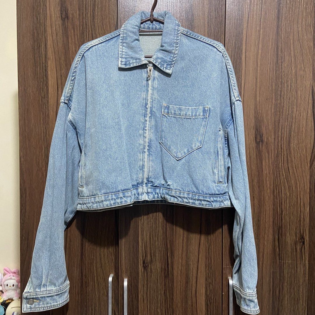 Light Blue Cropped Denim Jacket with Front Pocket (Category: Coats, Jackets and Outerwear) located in Marikina City. Submitted by jeliie (Listing ID 1470884645, Image 1). Description: fit to size s-m.