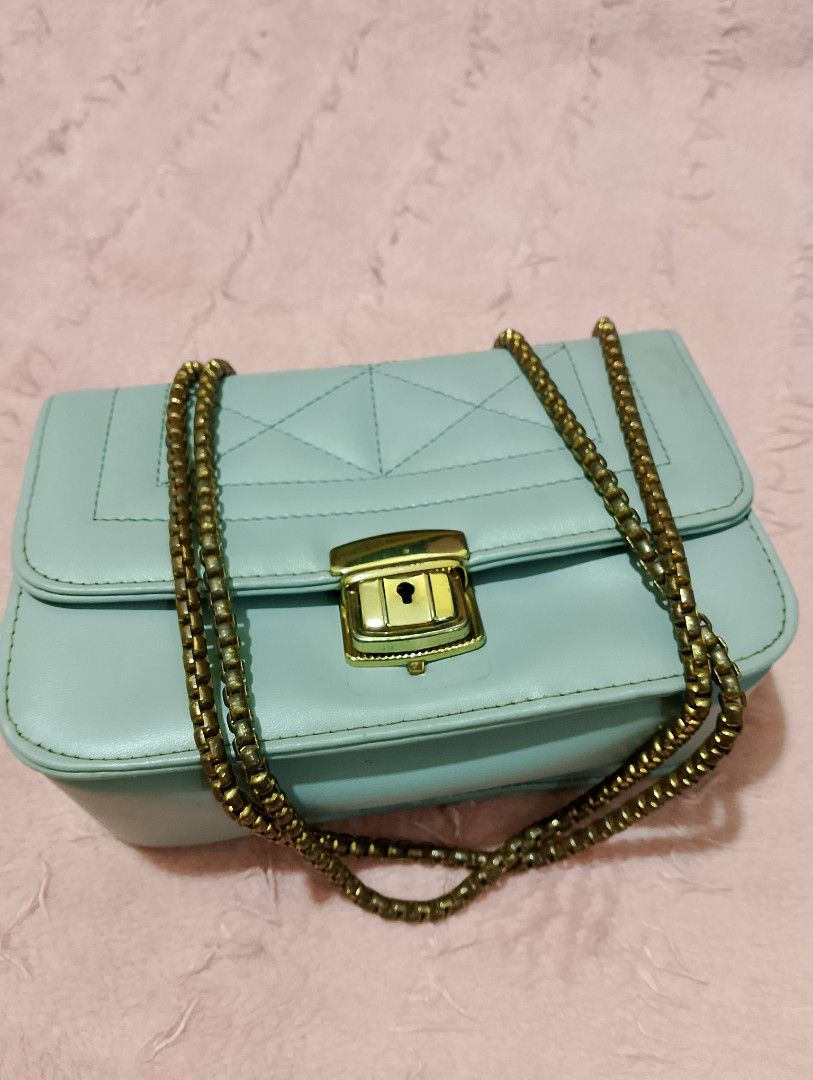 Light Blue Quilted Crossbody/Shoulder Bag with Chain Strap (Category: Shoulder Bags) located in Quezon City. Submitted by ivriory.wolfie (Listing ID 1470869081, Image 2). Description: Color: Pastel blue with dark brown interior lining Design: Quilted panel detail on the flap with secure lock closure and antique finish link chain strap Interior: Features a handy slip pocket for small essentials Condition: Clean and well-maintained all around .