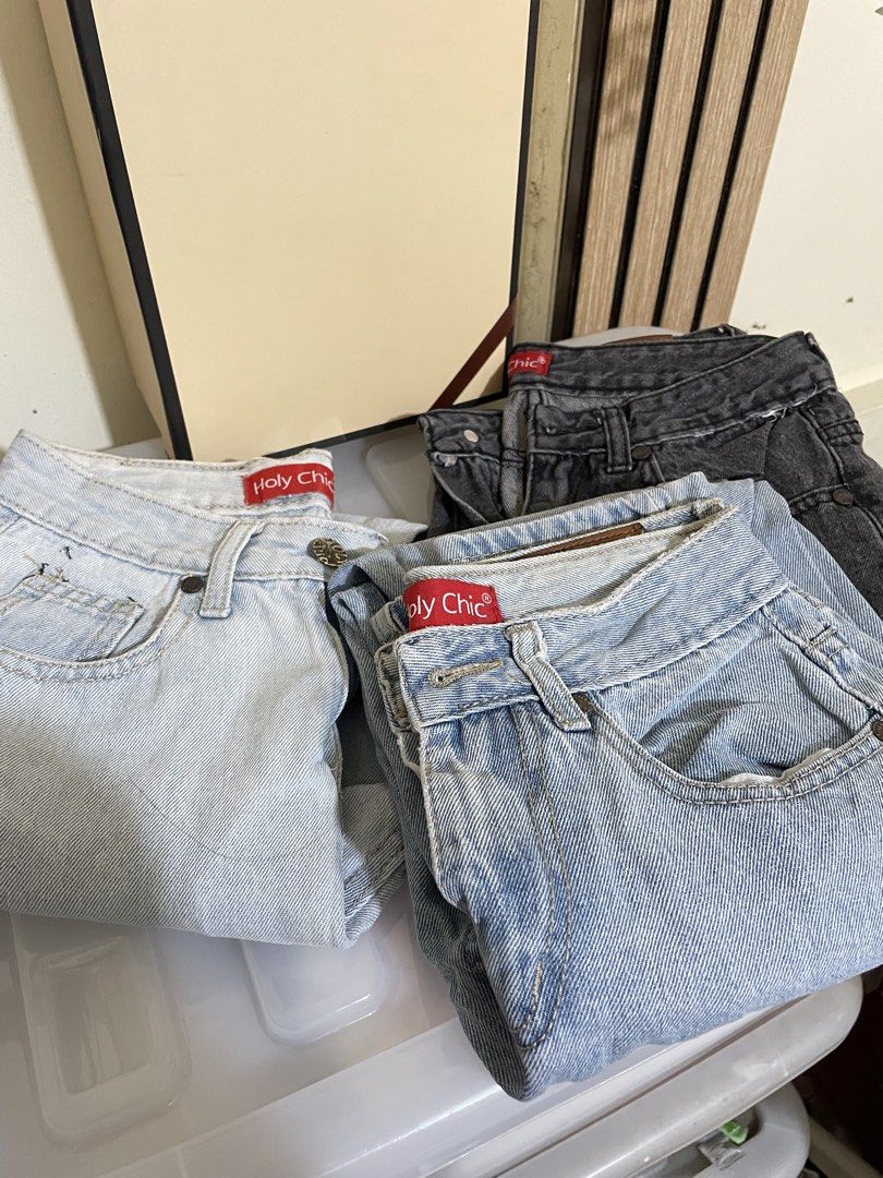Light Wash Denim Jeans Size 26 (Category: Jeans) located in Manila. Submitted by ysadeclutters (Listing ID 1470803816, Image 1). Description: 150 for three jeans - Style: Light wash denim jeans - Size: 26 (tag attached inside waistband) - Details: Classic blue denim with tan contrast stitching - Closure: Metal button front with standard belt loops - Condition: Pre-owned, clean inside lining.