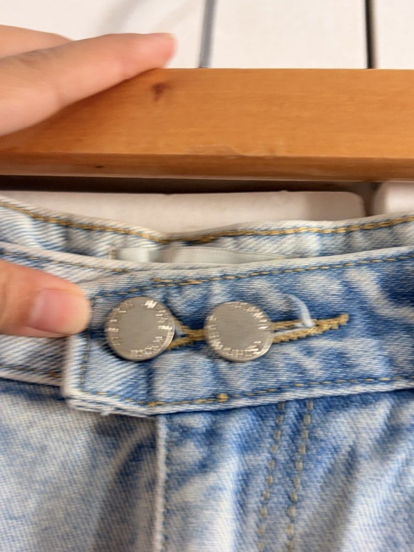 Light wash denim shorts rolled cuff size M (Category: Shorts) located in Marikina City. Submitted by _bananahanaa (Listing ID 1470795894, Image 3). Description: - Style: Light wash denim shorts with a cuffed hem - Fit: High-waisted with a dual button fly closure - Design: Classic five-pocket styling - size 29-30.