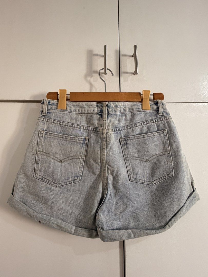 Light wash denim shorts rolled cuff size M (Category: Shorts) located in Marikina City. Submitted by _bananahanaa (Listing ID 1470795894, Image 2). Description: - Style: Light wash denim shorts with a cuffed hem - Fit: High-waisted with a dual button fly closure - Design: Classic five-pocket styling - size 29-30.