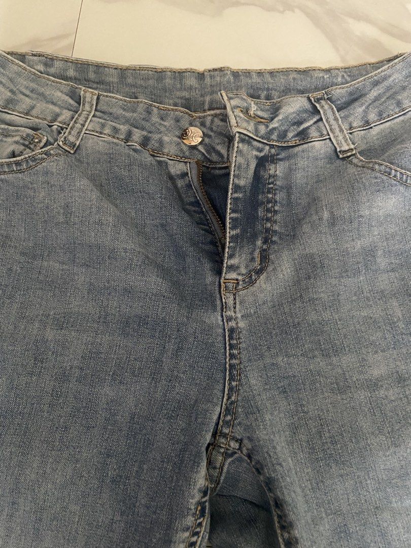 Light Wash Flared Denim Jeans (Category: Jeans) located in Pasig City. Submitted by ellerarissime (Listing ID 1470809635, Image 2). Description: RFS: Decluttering. - Length: “40 - Waistline: “29 Sales are negotiable. PM for more item inquiries. Loc: Santolan, Pasig.