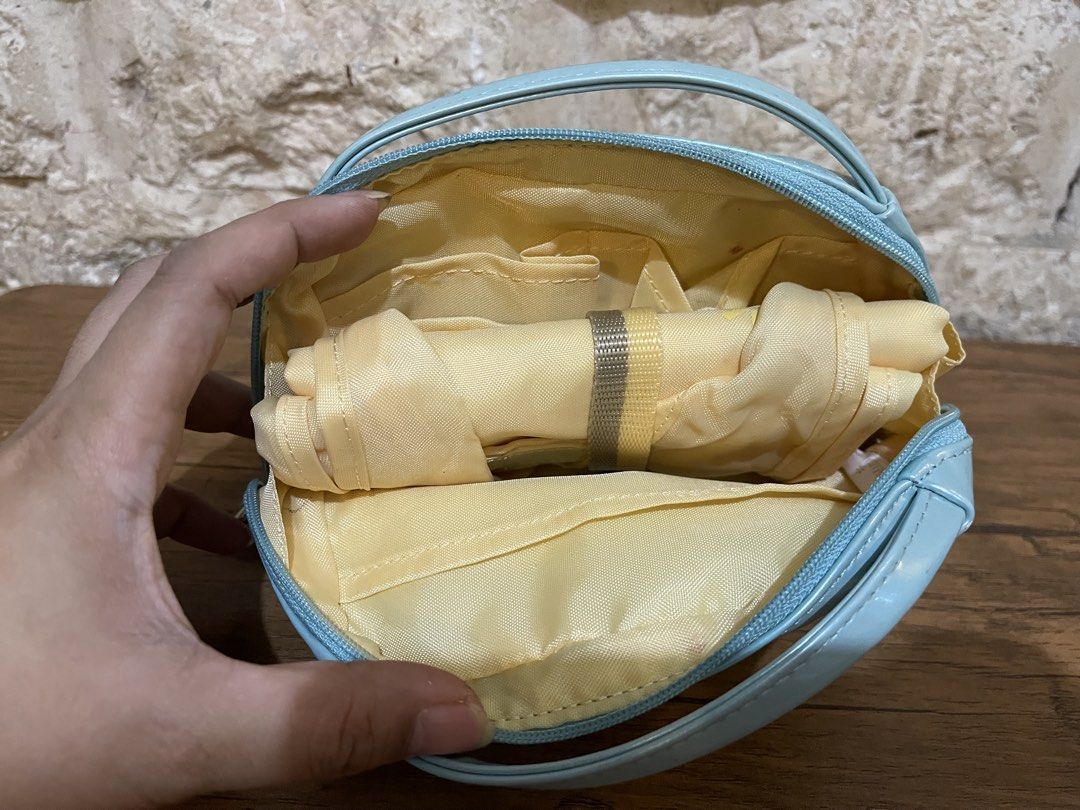 light-blue, patent-finish cosmetic bag (Category: Makeup) located in San Fernando. Submitted by japansurpluselyu (Listing ID 1470862354, Image 2). Description: .