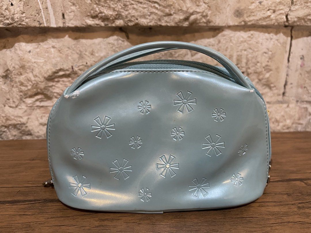 light-blue, patent-finish cosmetic bag (Category: Makeup) located in San Fernando. Submitted by japansurpluselyu (Listing ID 1470862354, Image 1). Description: .