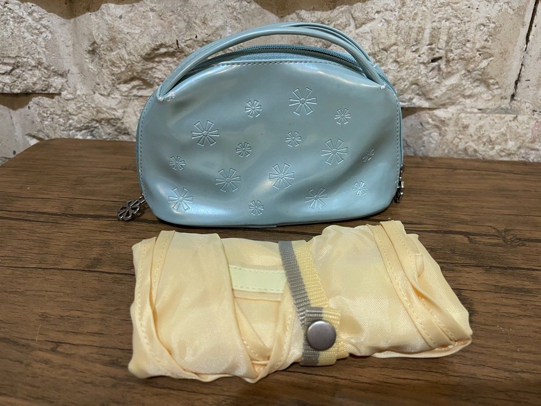 light-blue, patent-finish cosmetic bag (Category: Makeup) located in San Fernando. Submitted by japansurpluselyu (Listing ID 1470862354, Image 3). Description: .