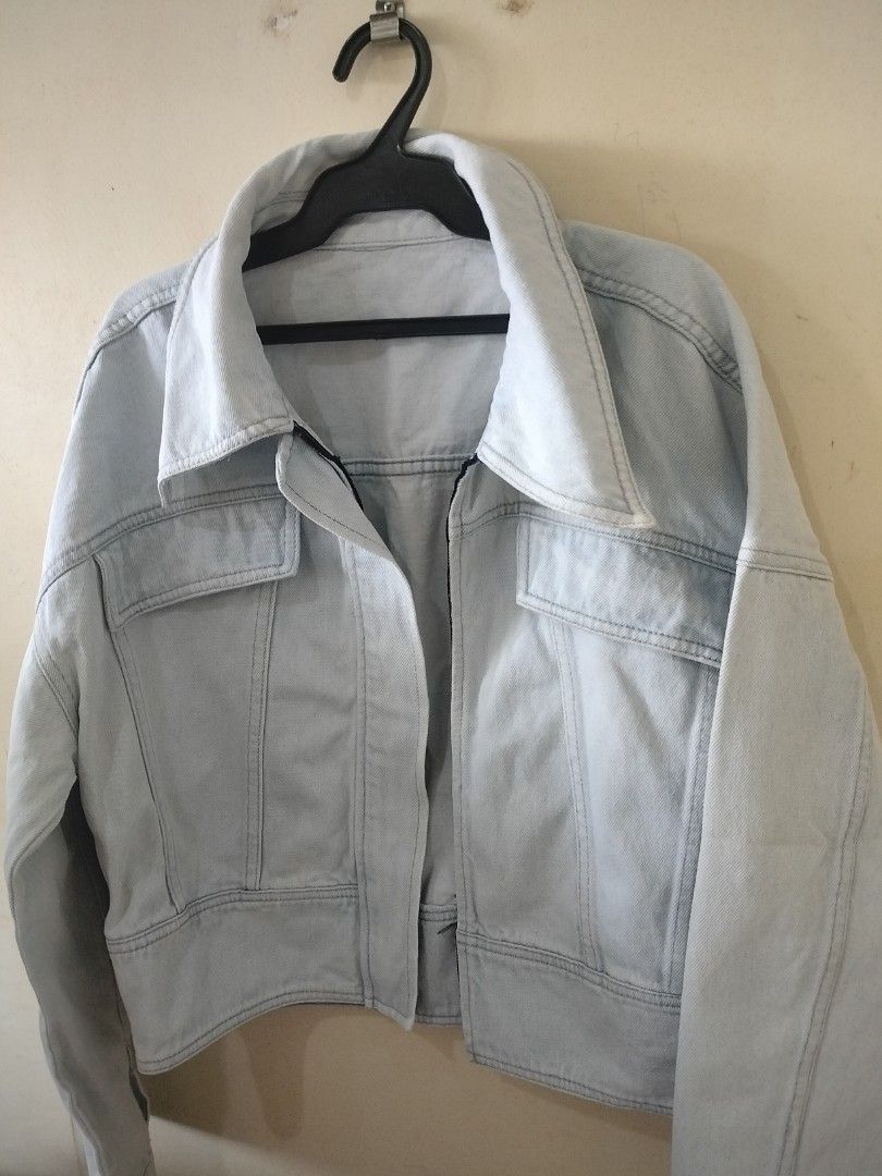 Light-Wash Denim Jacket (Category: Coats, Jackets and Outerwear) located in Batac City. Submitted by mm_walkincloset (Listing ID 1470762959, Image 2). Description: Size S-M Looks like Brand New. Preferably be worn by 5'2- 5'4 RFS: I'm a 5'7, maliit na siya for me. I forgot the brand pero nabili ko siya sa mall 2 yrs ago. Lightly Used, no damages. Used with care. Open for negotiation naman. The shipping fee will be shouldered by the buyer..