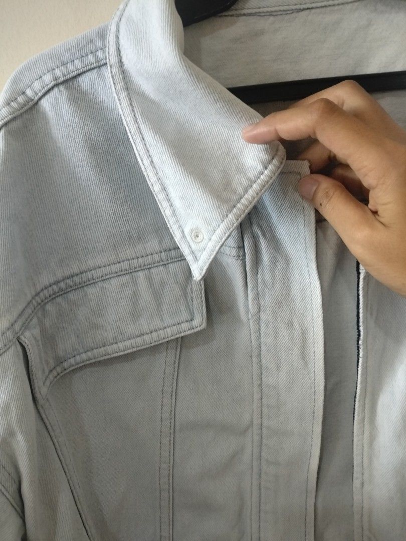 Light-Wash Denim Jacket (Category: Coats, Jackets and Outerwear) located in Batac City. Submitted by mm_walkincloset (Listing ID 1470762959, Image 3). Description: Size S-M Looks like Brand New. Preferably be worn by 5'2- 5'4 RFS: I'm a 5'7, maliit na siya for me. I forgot the brand pero nabili ko siya sa mall 2 yrs ago. Lightly Used, no damages. Used with care. Open for negotiation naman. The shipping fee will be shouldered by the buyer..