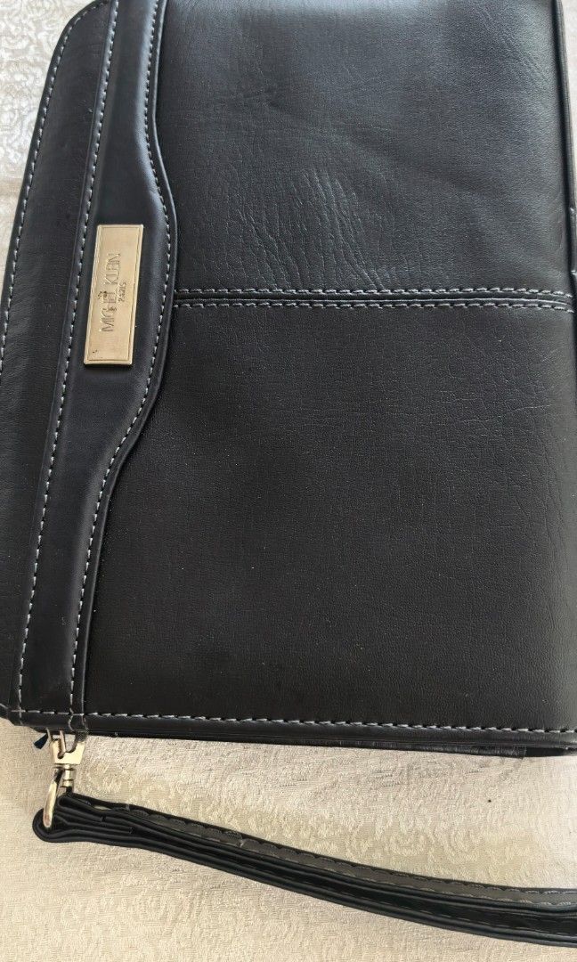 Like new Michael Klein black Clutch (Category: Clutches) located in Tuguegarao City. Submitted by zenphoenix-7ad615 (Listing ID 1470787266, Image 2). Description: Michael Klein black Like new.