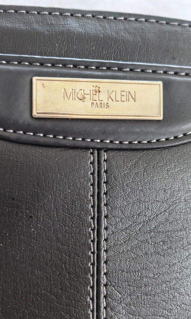 Like new Michael Klein black Clutch (Category: Clutches) located in Tuguegarao City. Submitted by zenphoenix-7ad615 (Listing ID 1470787266, Image 3). Description: Michael Klein black Like new.