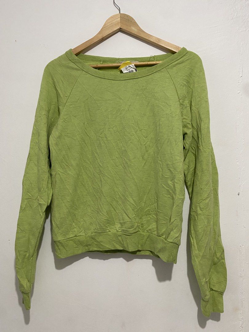 Lime Green Long Sleeve Crewneck Sweatshirt Pullover (Category: Longsleeves) located in Manila. Submitted by telly.742 (Listing ID 1470760704, Image 1). Description: .
