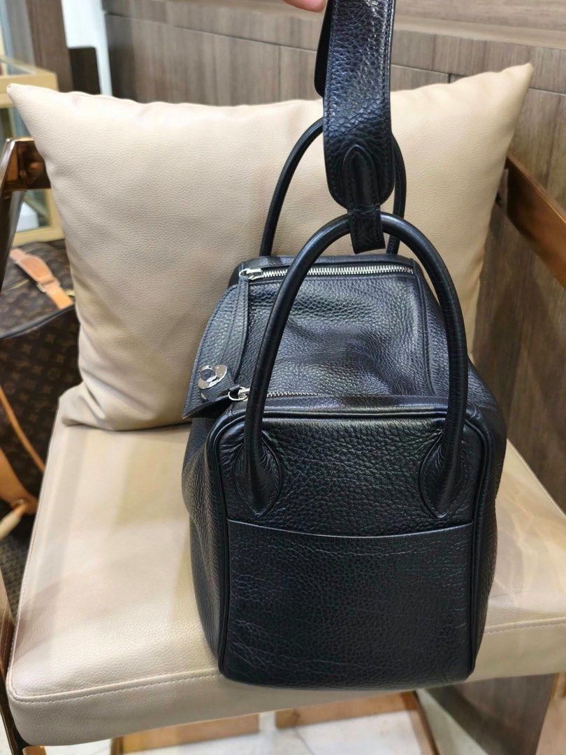 Lindy 30 (Category: Shoulder Bags) located in Quezon City. Submitted by giaworksjewelryandwatches (Listing ID 1470833806, Image 3). Description: Inclusions: dustbag stamp N square.