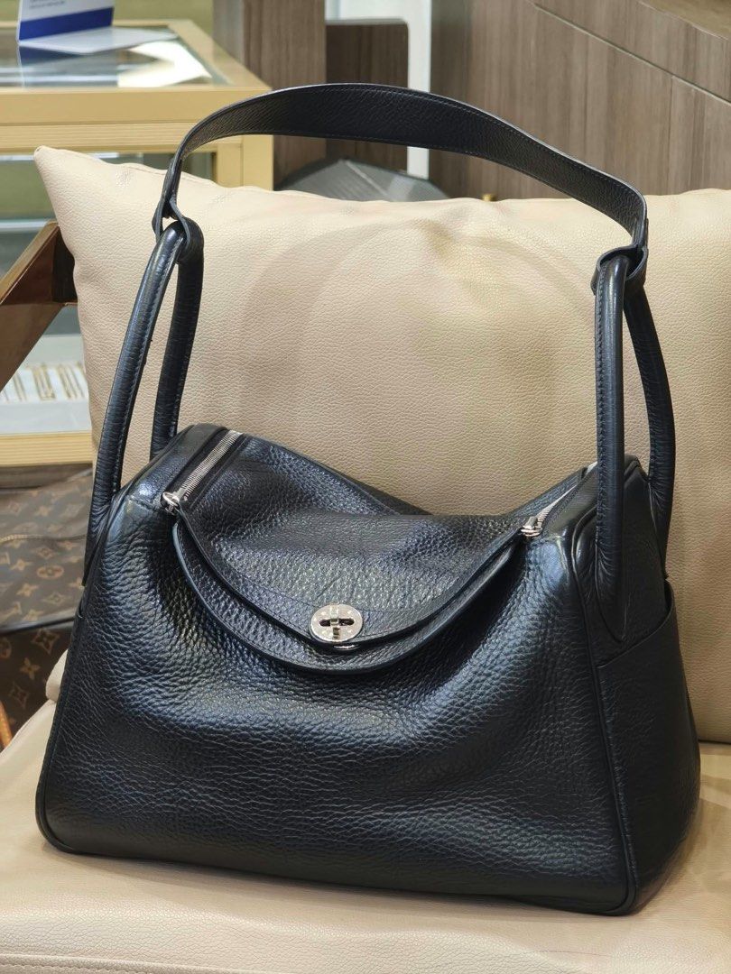 Lindy 30 (Category: Shoulder Bags) located in Quezon City. Submitted by giaworksjewelryandwatches (Listing ID 1470833806, Image 1). Description: Inclusions: dustbag stamp N square.