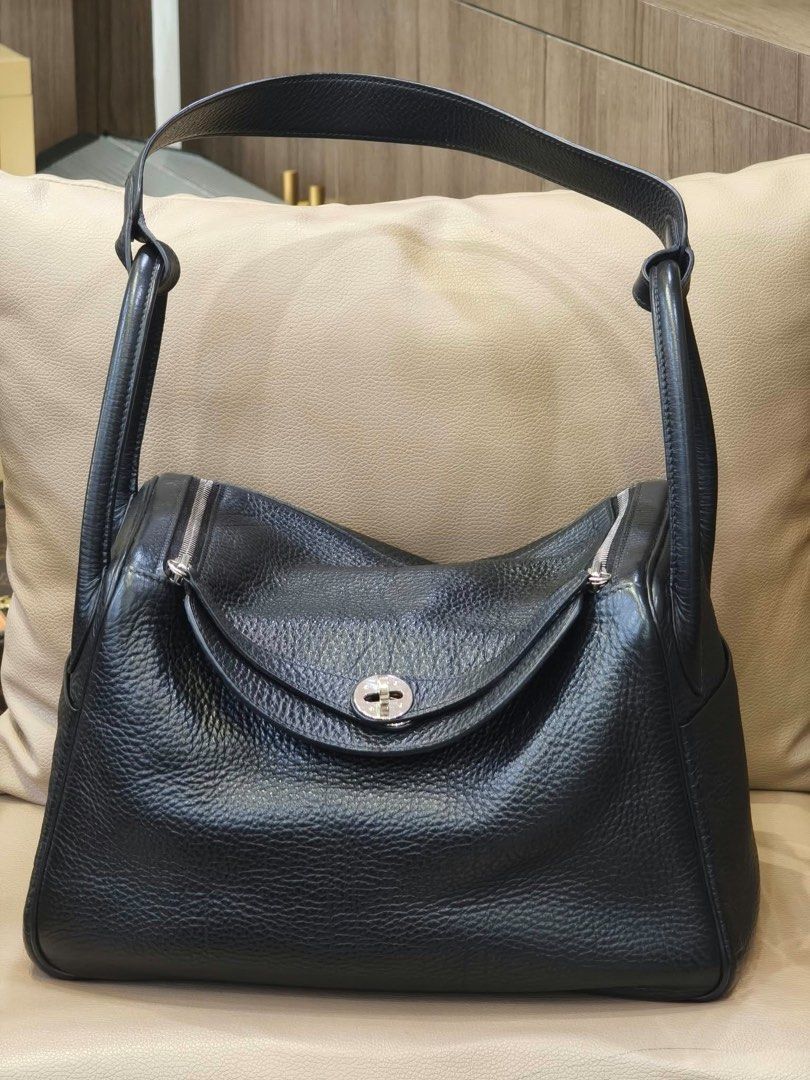 Lindy 30 (Category: Shoulder Bags) located in Quezon City. Submitted by giaworksjewelryandwatches (Listing ID 1470833806, Image 2). Description: Inclusions: dustbag stamp N square.