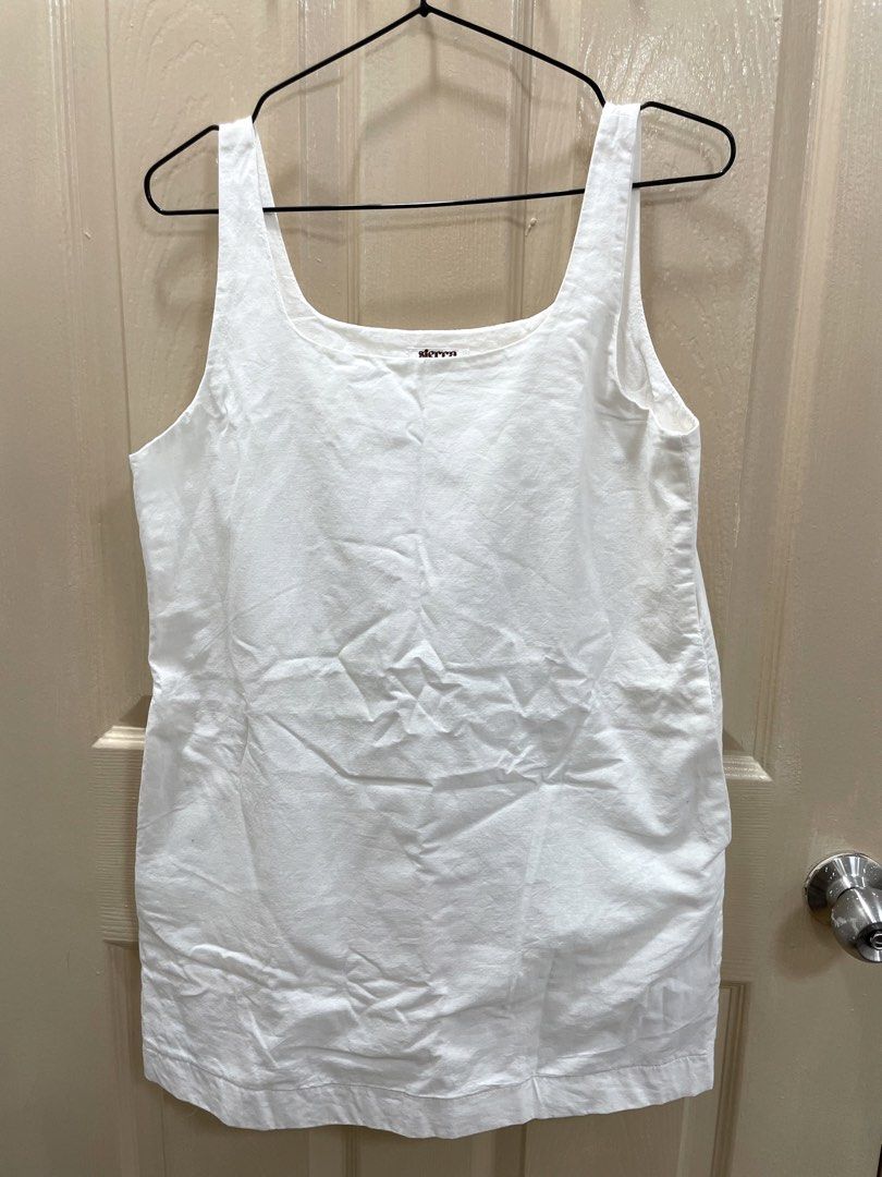 Linen White Square Neck Mini Dress (Category: Dresses) located in Pasay City. Submitted by nashandma_ (Listing ID 1470914807, Image 2). Description: -Bought for php 350-400 something -Never Worn -Size Small -Rfs: Decluttering .