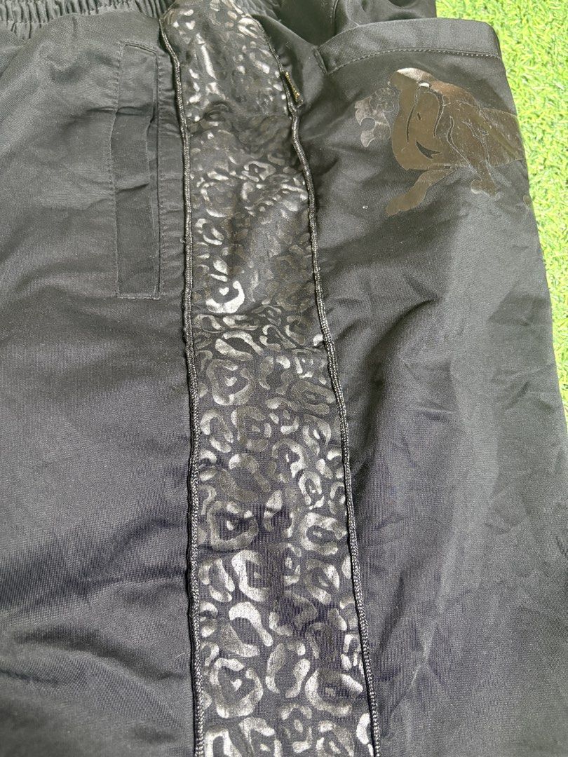 Lionsdale track Pant (Category: Trousers) located in Manila. Submitted by josh2295 (Listing ID 1470765447, Image 3). Description: black Lonsdale track pants featuring an elastic waistband, side pockets, and a patterned or textured side stripe/panel with the Lonsdale logo embroidery W:30-38 L:40 LH:8.