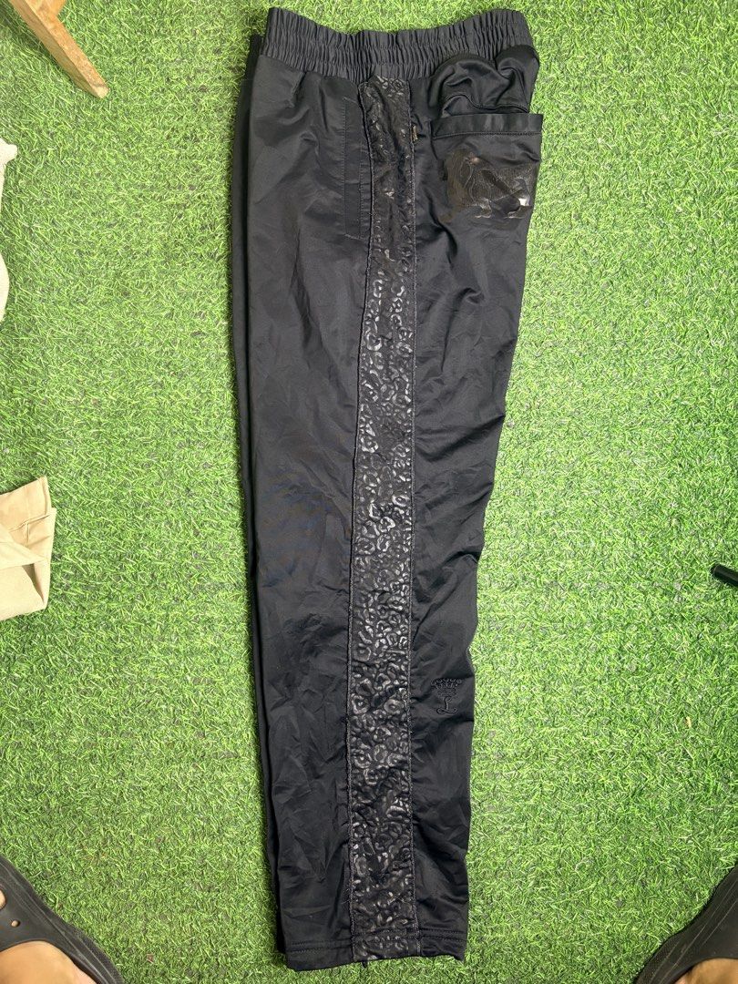 Lionsdale track Pant (Category: Trousers) located in Manila. Submitted by josh2295 (Listing ID 1470765447, Image 1). Description: black Lonsdale track pants featuring an elastic waistband, side pockets, and a patterned or textured side stripe/panel with the Lonsdale logo embroidery W:30-38 L:40 LH:8.