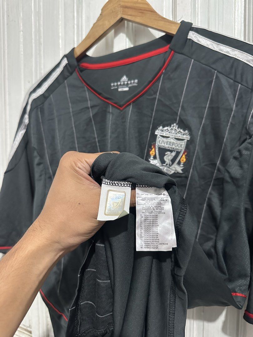 Liverpool FC 2011-12 (Category: Activewear) located in Manila. Submitted by jastthrift (Listing ID 1470829787, Image 3). Description: Adidas Liverpool 2011-12 22x31 No issue 10/10 color rate Like new condition.