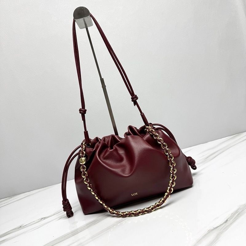 loew squeeze bag leather (Category: Shoulder Bags) located in Quezon City. Submitted by lux.finds (Listing ID 1470800845, Image 2). Description: .