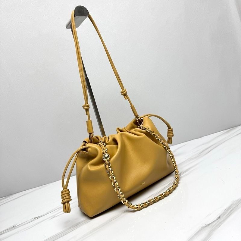 loew squeeze bag leather (Category: Shoulder Bags) located in Quezon City. Submitted by lux.finds (Listing ID 1470800845, Image 1). Description: .