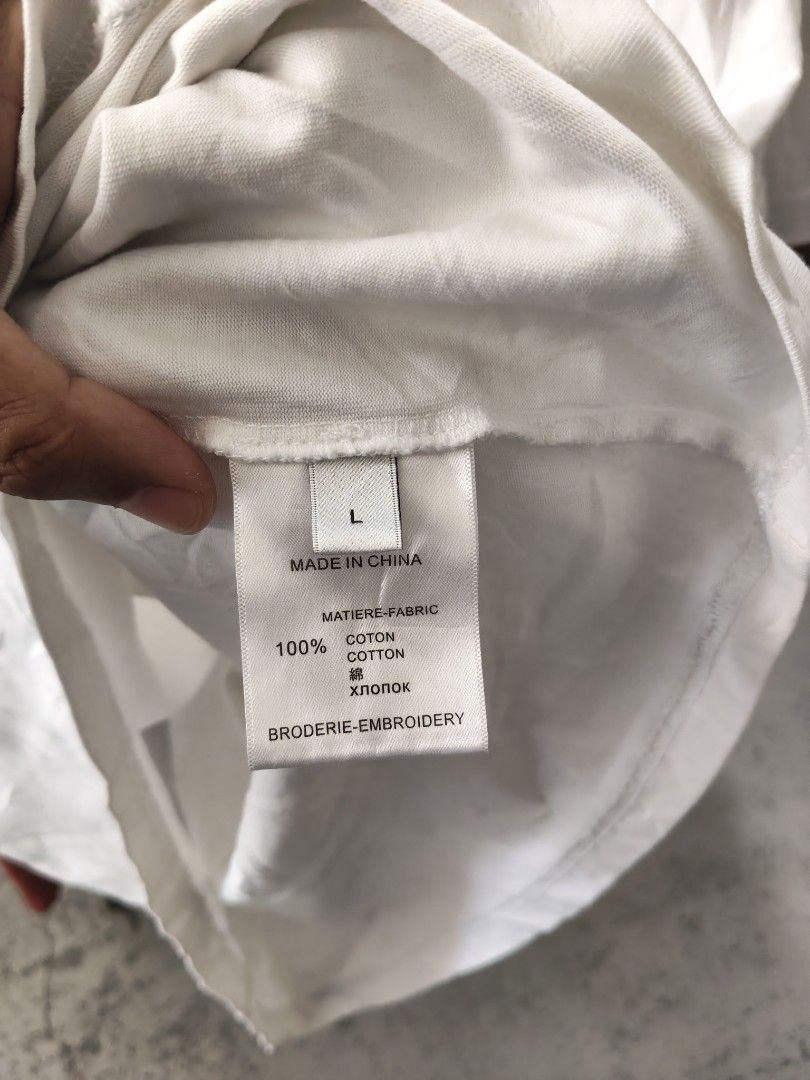 Loewe embroidered design T-Shirt (Category: Tshirts & Polo Shirts ) located in Cabadbaran. Submitted by jem1124 (Listing ID 1470762650, Image 3). Description: 22.5x29 excellent condition No issue.