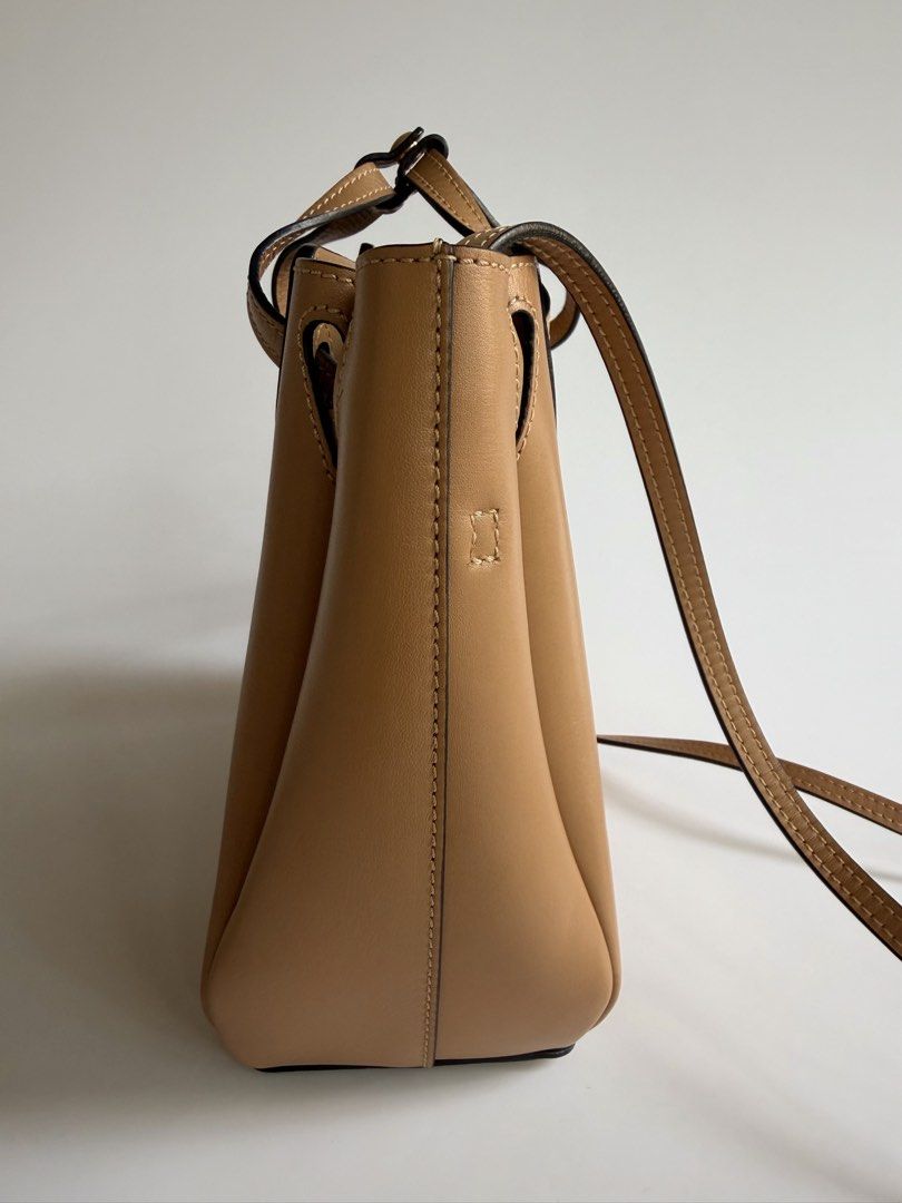 Loewe Lazo Mini in Dune Smooth Calfskin (Category: Luxury Bags & Wallets) located in Quezon City. Submitted by lian_closet (Listing ID 1470797158, Image 3). Description: Loewe Lazo Mini in Dune Smooth Calfskin Best Price: ₱38,000 Preloved Comes with Certificate Card, Care Booklet, Generic Dust Bag & LegitGrails Authenticity Certificate Preloved Rating: 9/10 Excellent Superficial scratches on the body Hardly any corner wear Interior is clean but h