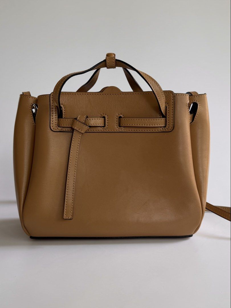 Loewe Lazo Mini in Dune Smooth Calfskin (Category: Luxury Bags & Wallets) located in Quezon City. Submitted by lian_closet (Listing ID 1470797158, Image 1). Description: Loewe Lazo Mini in Dune Smooth Calfskin Best Price: ₱38,000 Preloved Comes with Certificate Card, Care Booklet, Generic Dust Bag & LegitGrails Authenticity Certificate Preloved Rating: 9/10 Excellent Superficial scratches on the body Hardly any corner wear Interior is clean but h